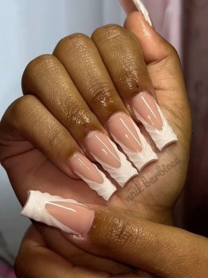 Curvy French Tips Wet Look 3D Nails